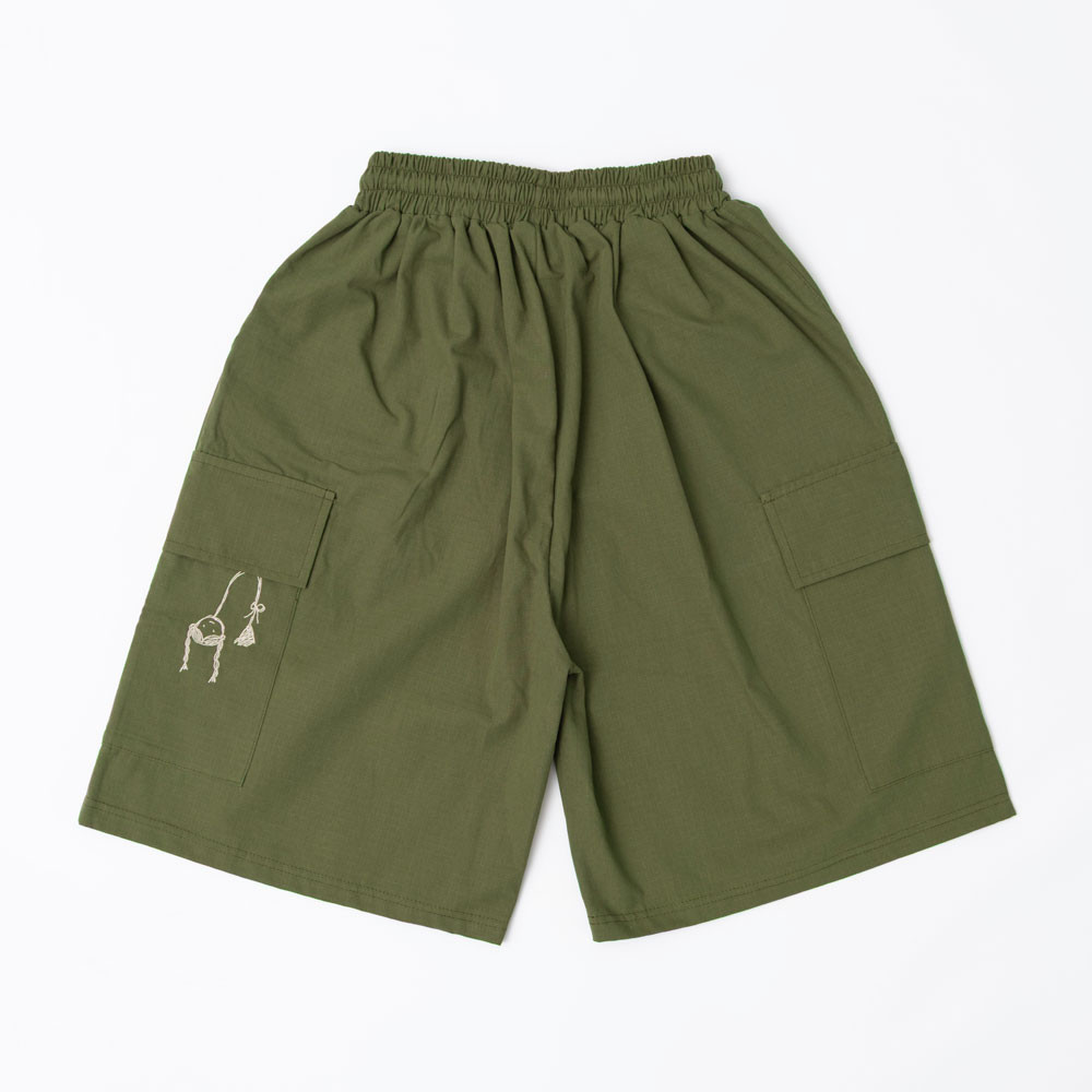 Half cargo pants
