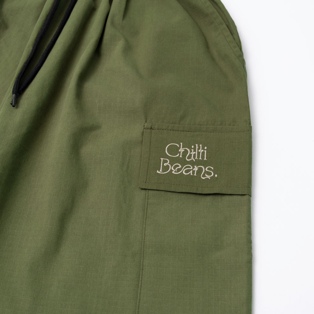 Half cargo pants