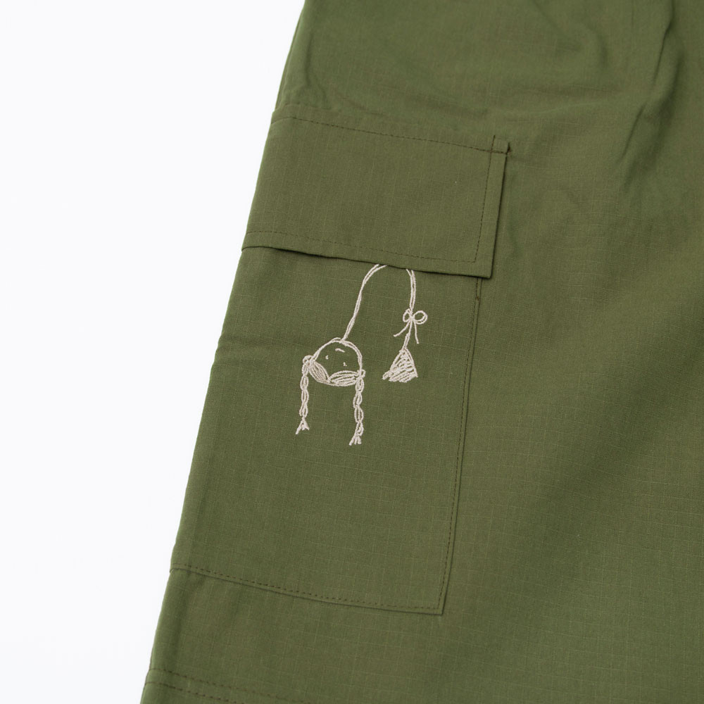 Half cargo pants